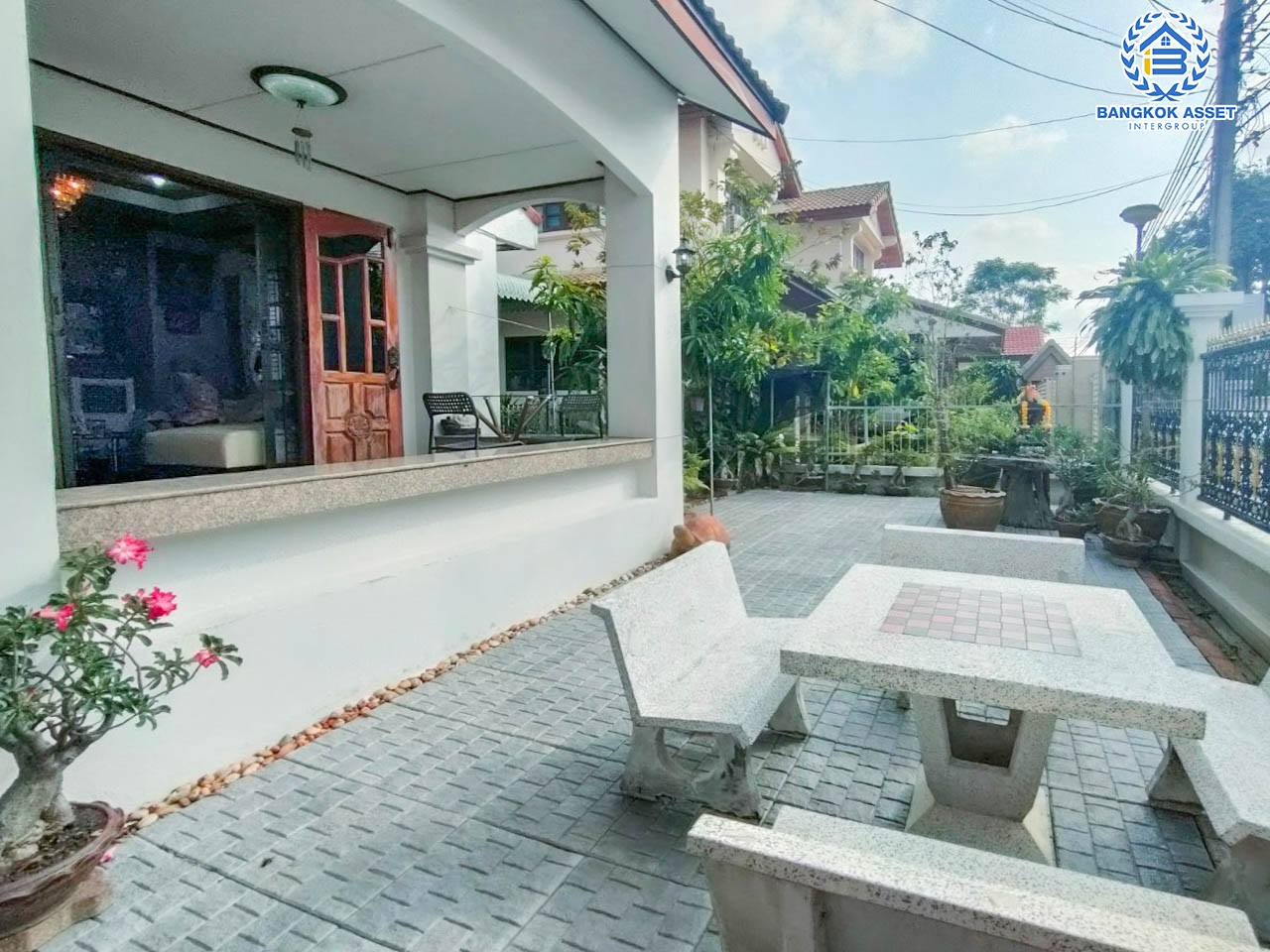 *****บ้านเดี่ยวมือสอง ม.ชัยพฤกษ์ รามอินทรา เนื้อที่มากถึง 78 ตร.ว. ฟังก์ชัน 3 ห้องนอน 3 ห้องน้ำ จอดรถได้ 2 คัน บ้านสวย พร้อมเข้าอยู่ได้ทันที บนทำเลศักยภาพ เชื่อมต่อได้หลายเส้นทาง ใกล้ทางด่วน "วัชรพล" และเซ็นทรัลรามอินทรา